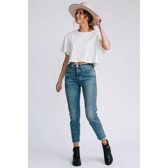 LEVI'S® PREMIUM Wedgie Fit Women's Jeans - Picture 8 of 10